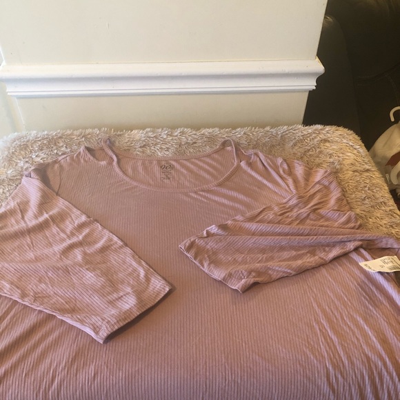 Top - Picture 2 of 3